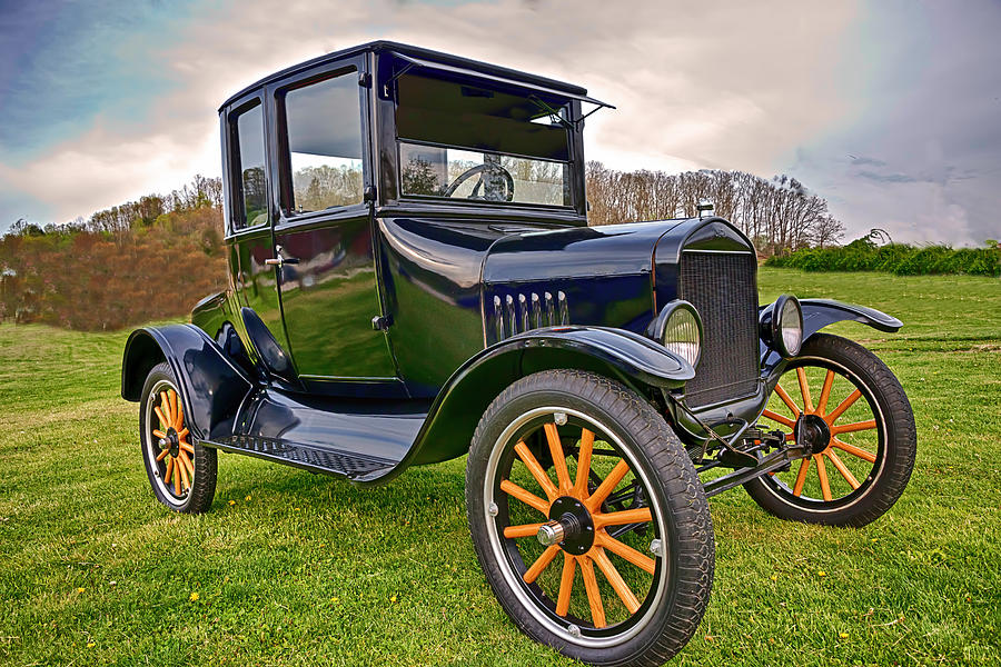Image of a Ford Model T, the iconic automobile that revolutionized the automotive industry.